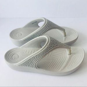 crocs women's sloane embellished platform flip